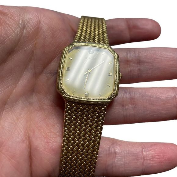 Vintage BULOVA QUARTZ 1985 DIAMOND MENS WRISTWATCH - Picture 2 of 15